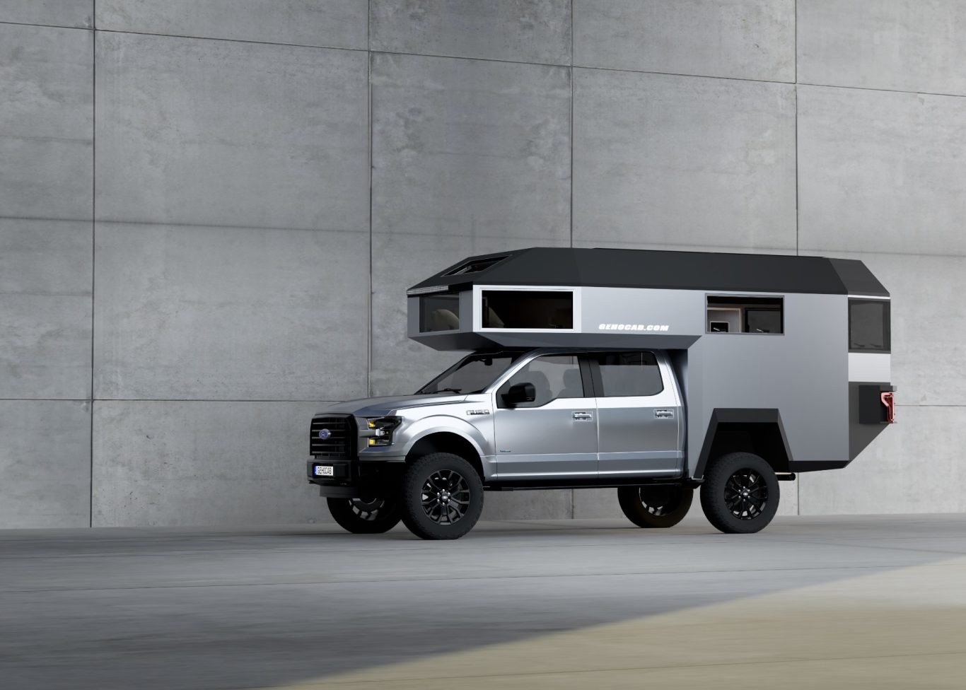 Silberner Ford F-150 mit einer EDGE Explorer Expeditionskabine.